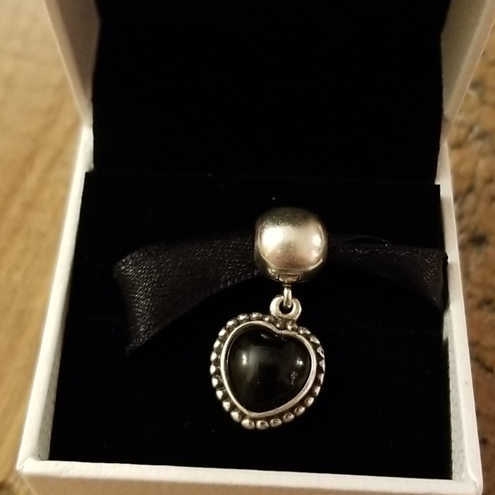 Pandora heart clasp bead